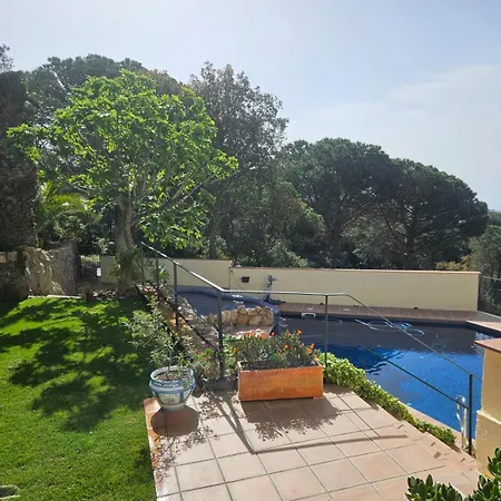 La Roqueta Bed & Breakfast 4*