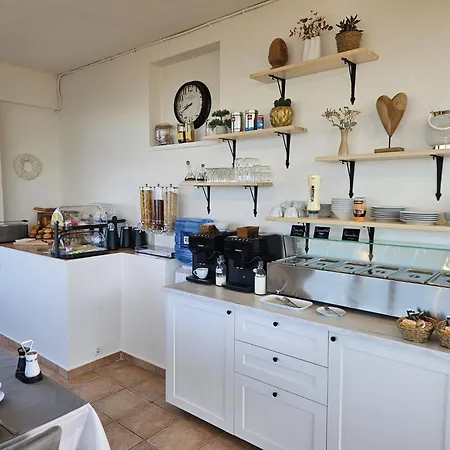 La Roqueta Oda ve Kahvaltı Tossa de Mar